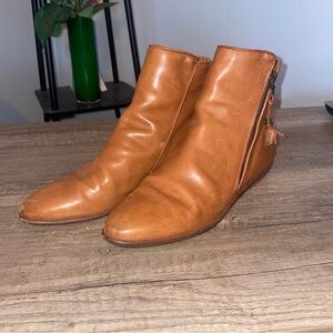 Vintage Joan David Women’s Handmade in Italy Camel Leather Ankle boots Size 9